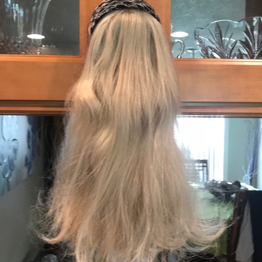 Paris Hilton Blonde Hairpiece With 4 Interchangeable Headbands